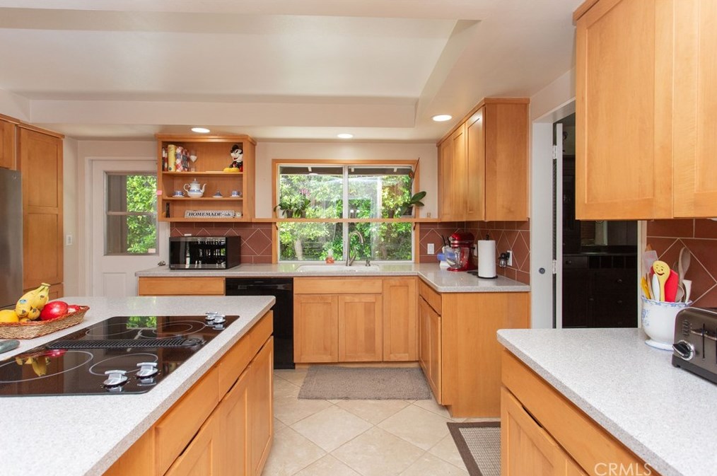 1201 Valencia Mesa Dr, Fullerton CA 92833-2219 exterior