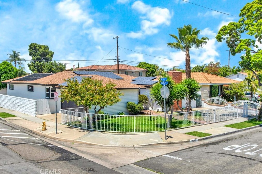 1345 Margate Pl, Anaheim CA  92805-6028 exterior