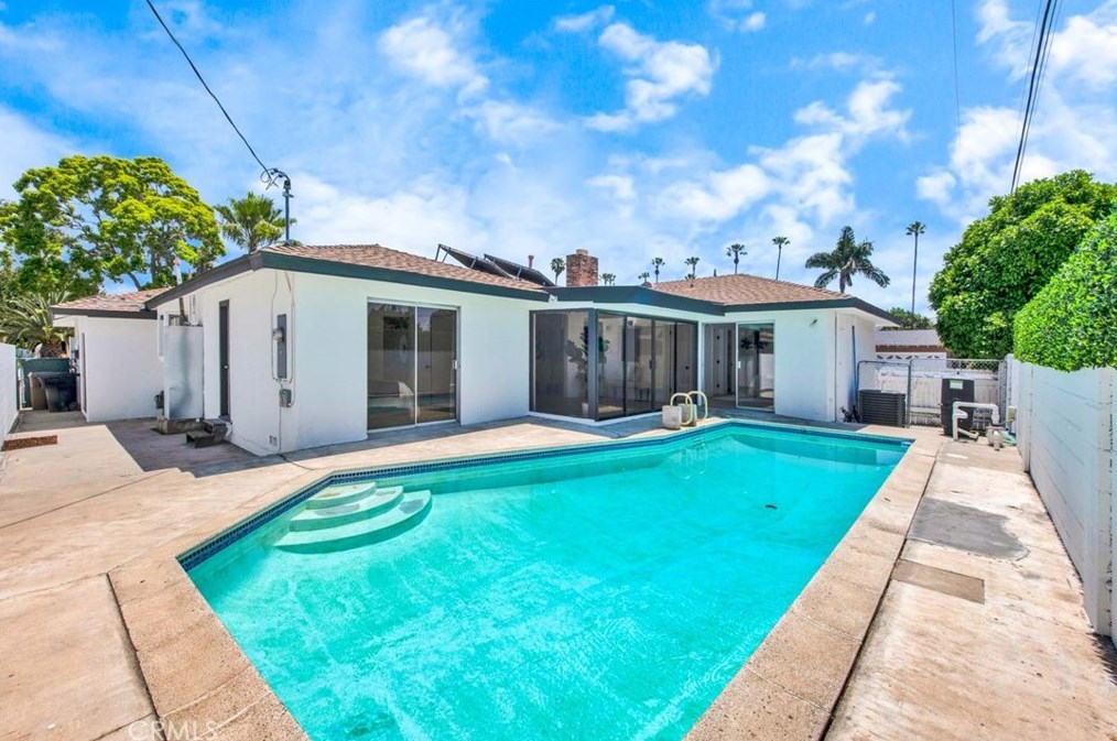 1345 Margate Pl, Anaheim CA  92805-6028 exterior