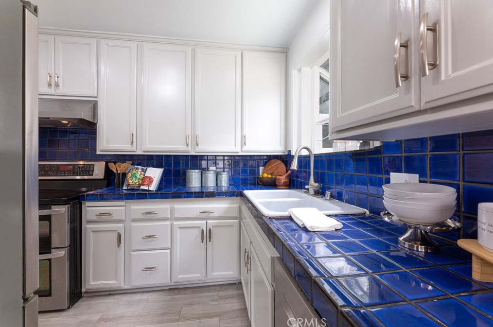 419 46 St, Long Beach CA  90807-1426 exterior