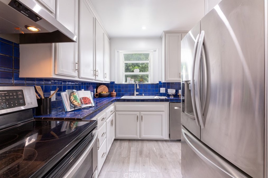 419 46 St, Long Beach CA  90807-1426 exterior