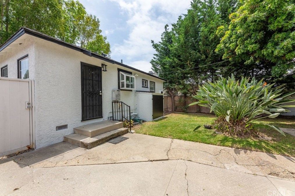 419 46 St, Long Beach CA  90807-1426 exterior