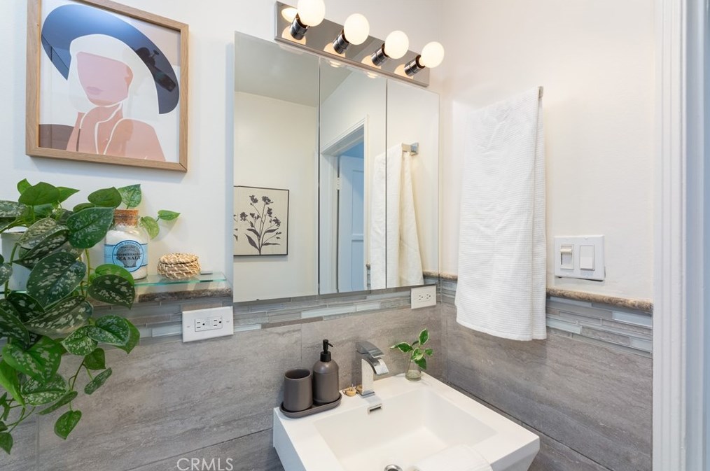 419 46 St, Long Beach CA  90807-1426 exterior