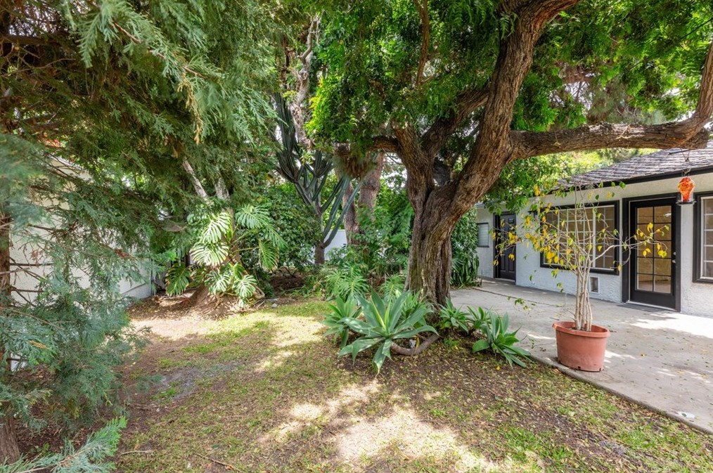 419 46 St, Long Beach CA  90807-1426 exterior