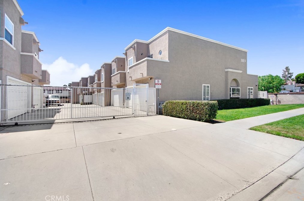 11819 Loma Dr, Whittier CA  90604-2690 exterior