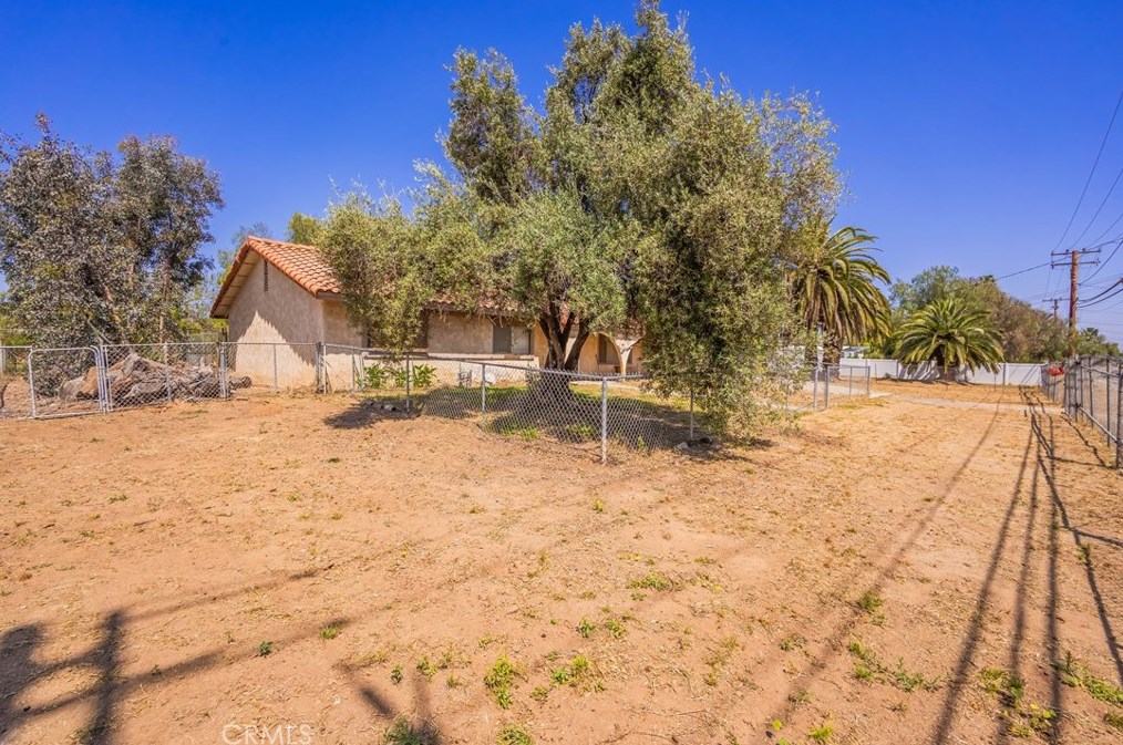 18395 Alexander St, Perris CA 92570-8454 exterior