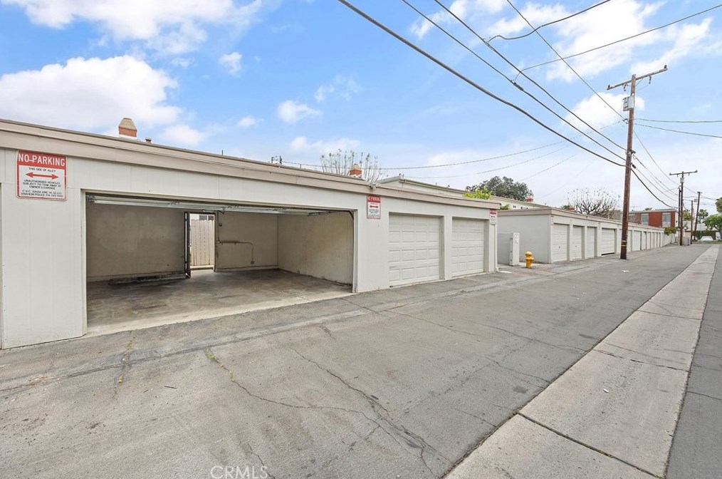 1800 Gramercy Ave, Anaheim CA  92801-4501 exterior