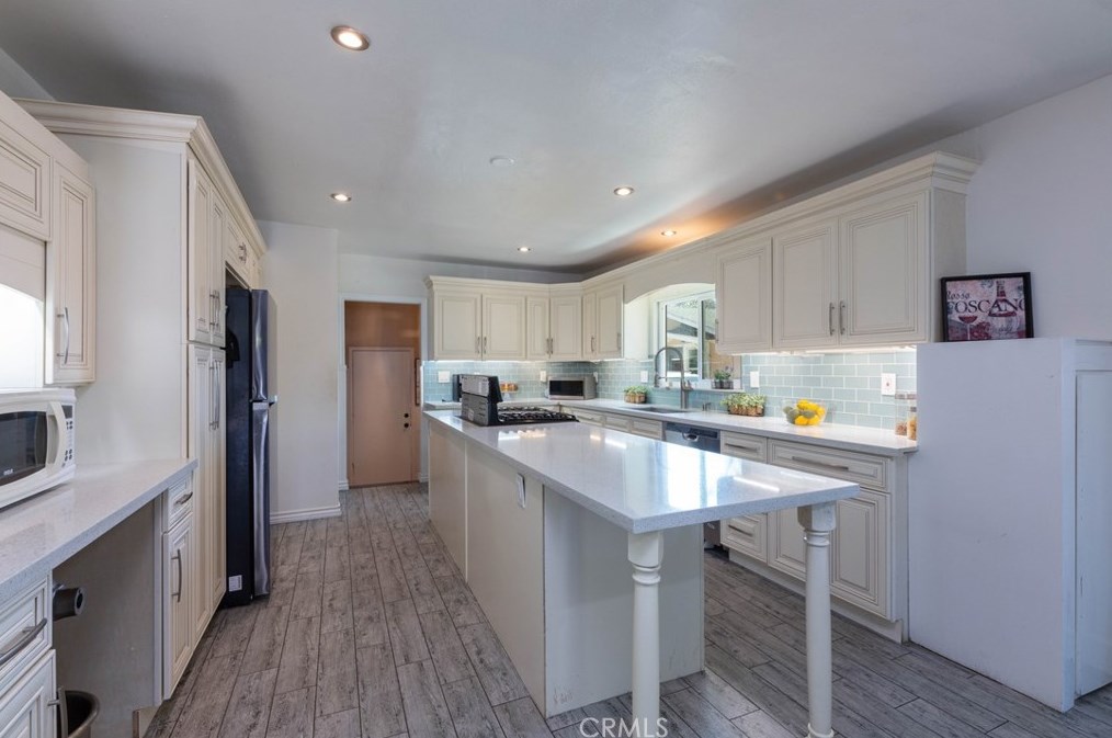 414 Emily St, Anaheim CA  92805-4734 exterior