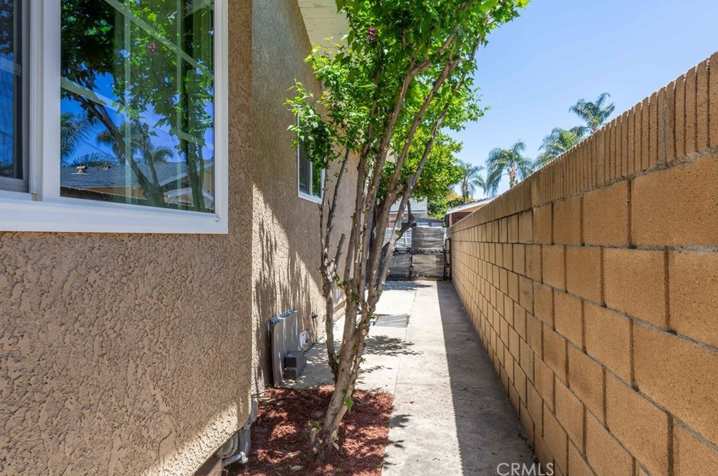 414 Emily St, Anaheim CA  92805-4734 exterior