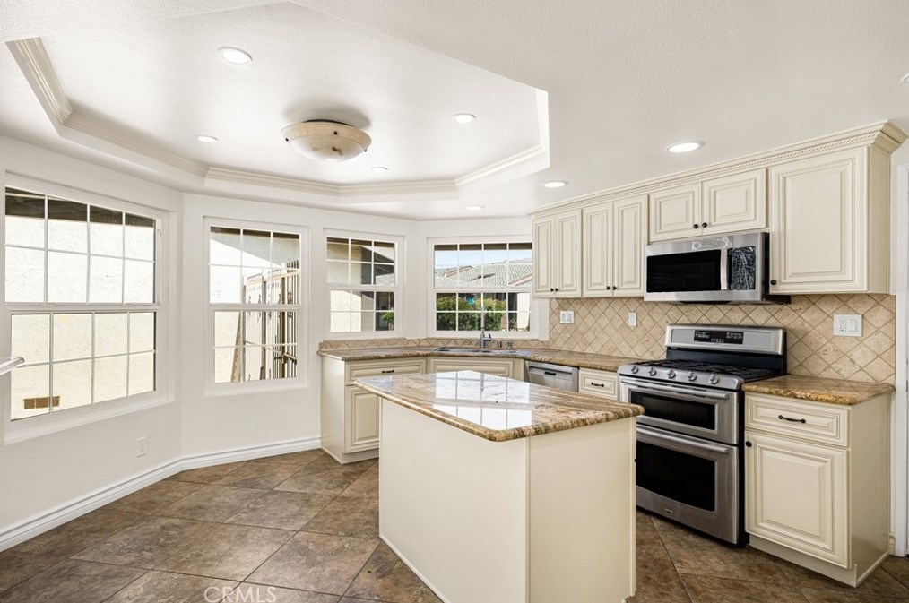 2100 Wellington Ave, Santa Ana CA 92701-3183 exterior