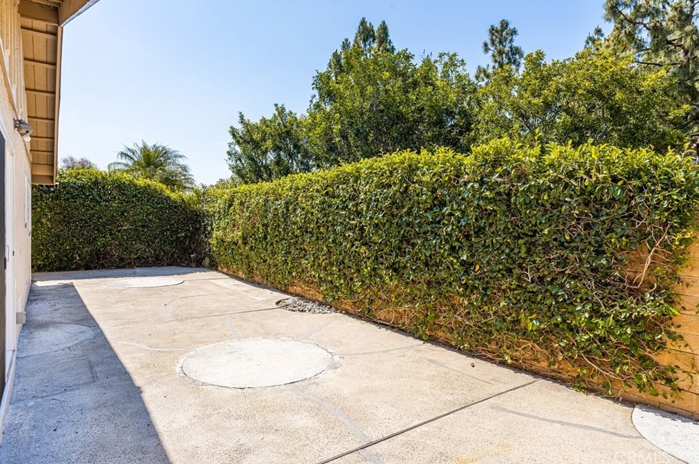 2100 Wellington Ave, Santa Ana CA 92701-3183 exterior