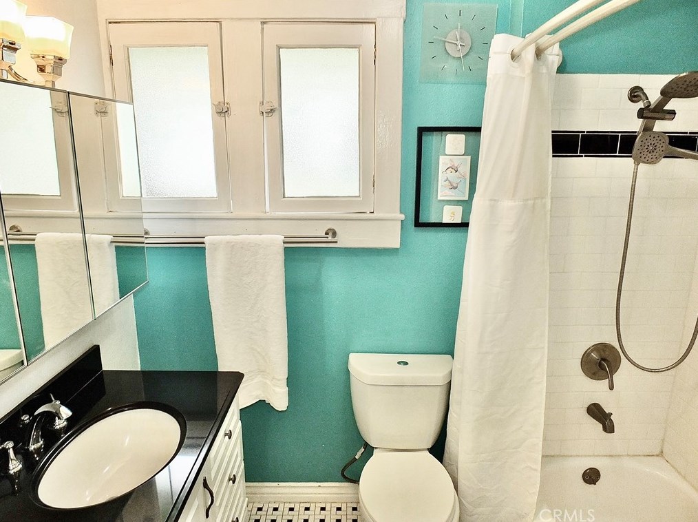 742 Toledo Walk, Long Beach CA  90813-4915 exterior