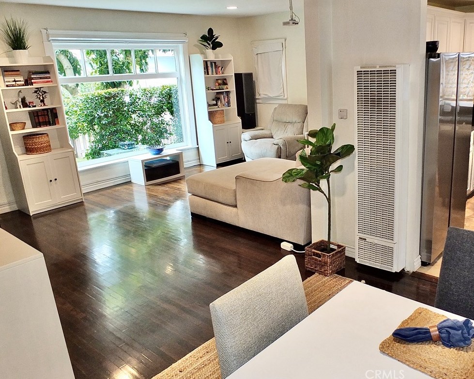 742 Toledo Walk, Long Beach CA  90813-4915 exterior