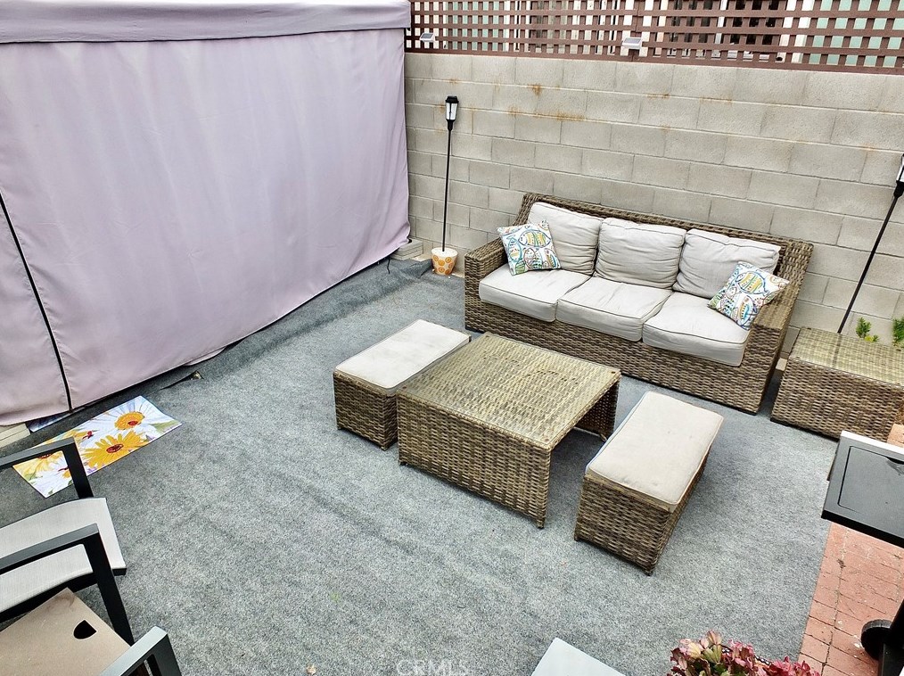 742 Toledo Walk, Long Beach CA  90813-4915 exterior