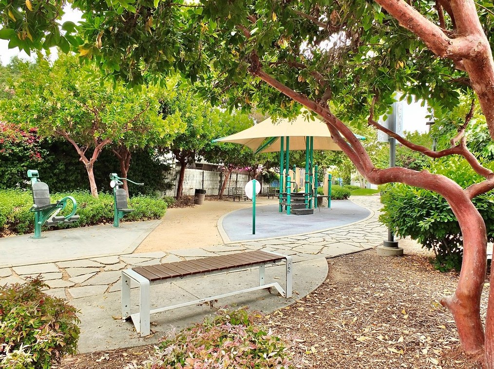 742 Toledo Walk, Long Beach CA  90813-4915 exterior