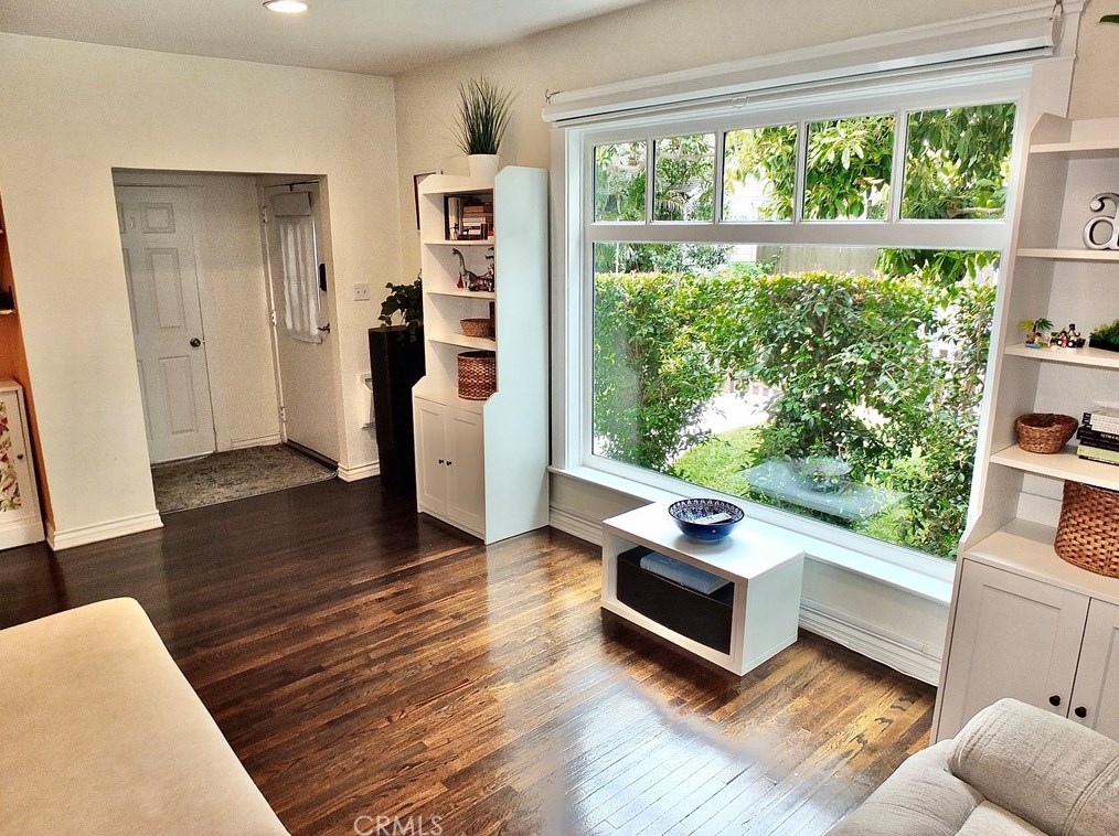 742 Toledo Walk, Long Beach CA  90813-4915 exterior