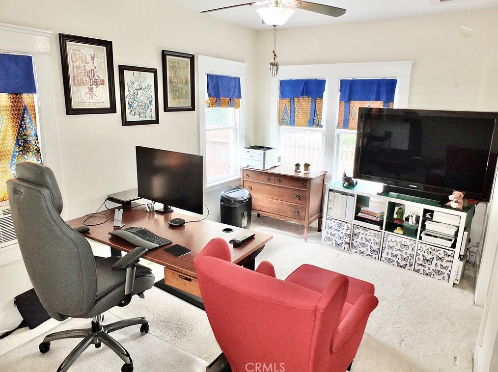 742 Toledo Walk, Long Beach CA  90813-4915 exterior