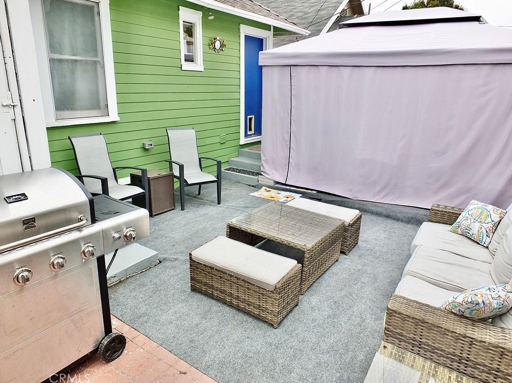 742 Toledo Walk, Long Beach CA  90813-4915 exterior