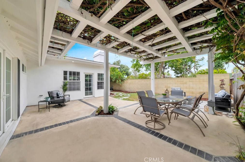 4831 Redbluff Cir, Irvine CA  92604-2475 exterior