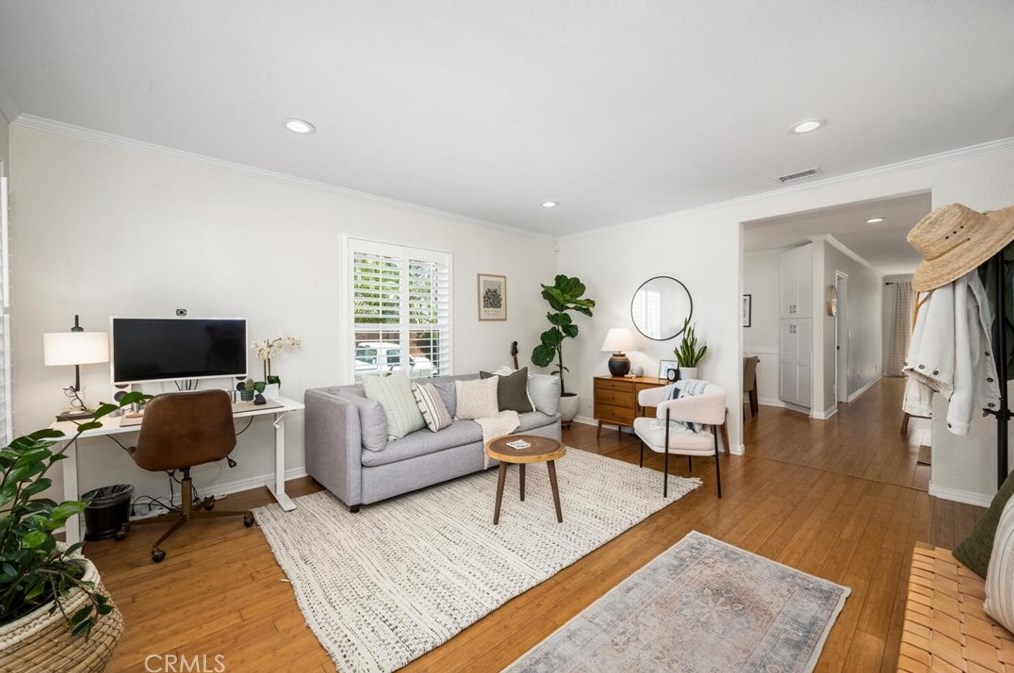 4924 Ferro St, Long Beach CA  90815-2738 exterior