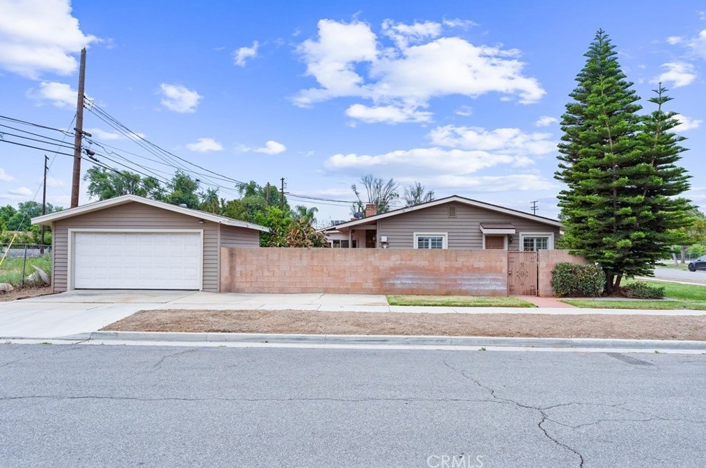 8224 Brunswick Ave, Riverside CA  92504-2408 exterior