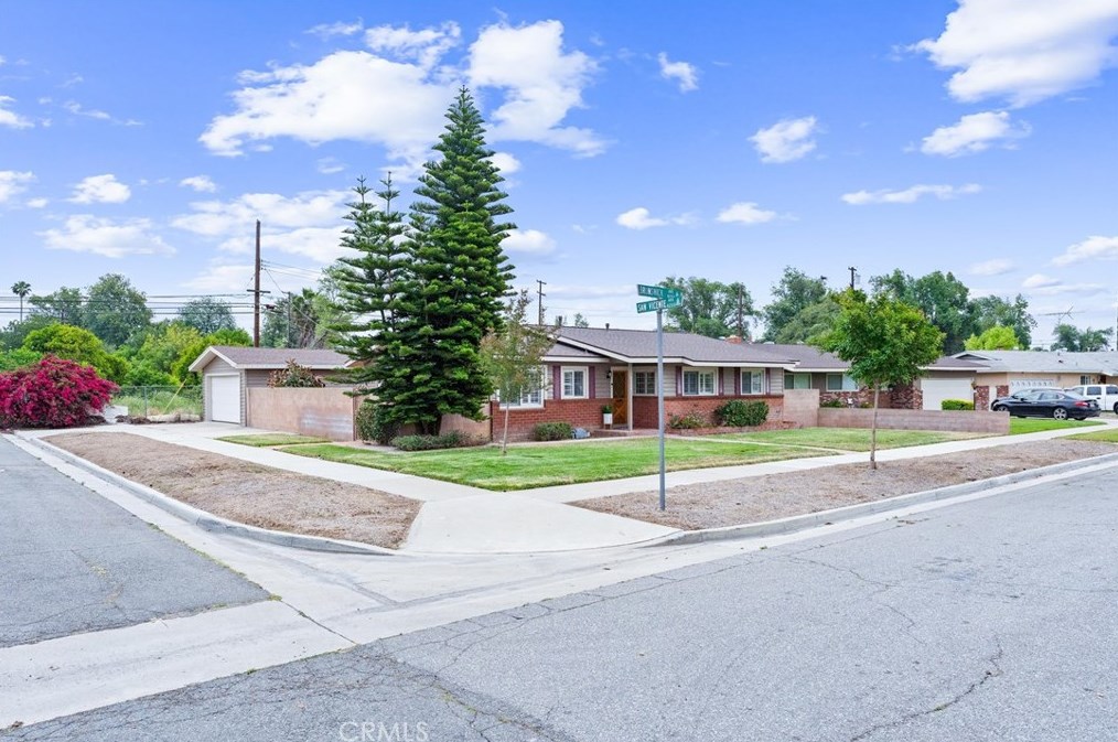 8224 Brunswick Ave, Riverside CA  92504-2408 exterior