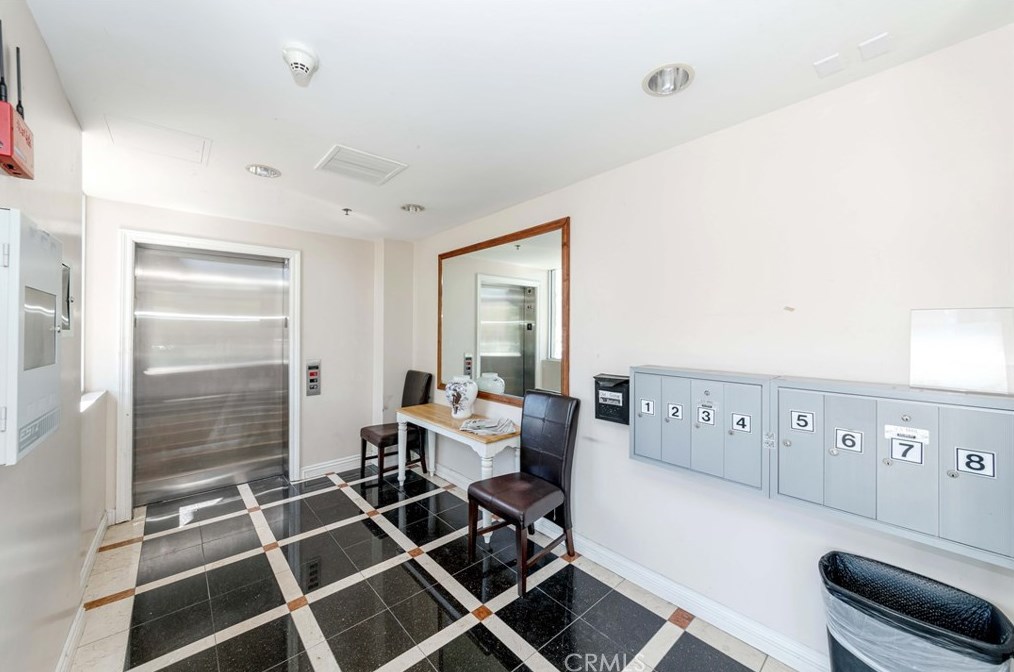1030 Norton Ave, Los Angeles CA  90019-3470 exterior