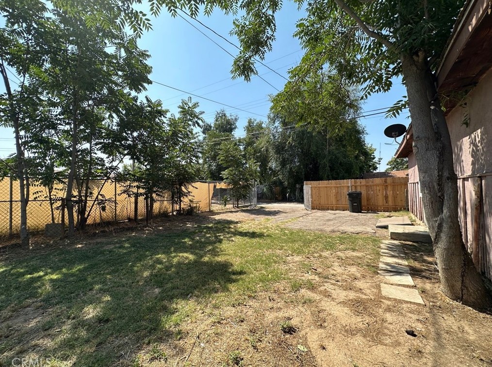 515 Crawford St, Bakersfield CA  93305-2610 exterior