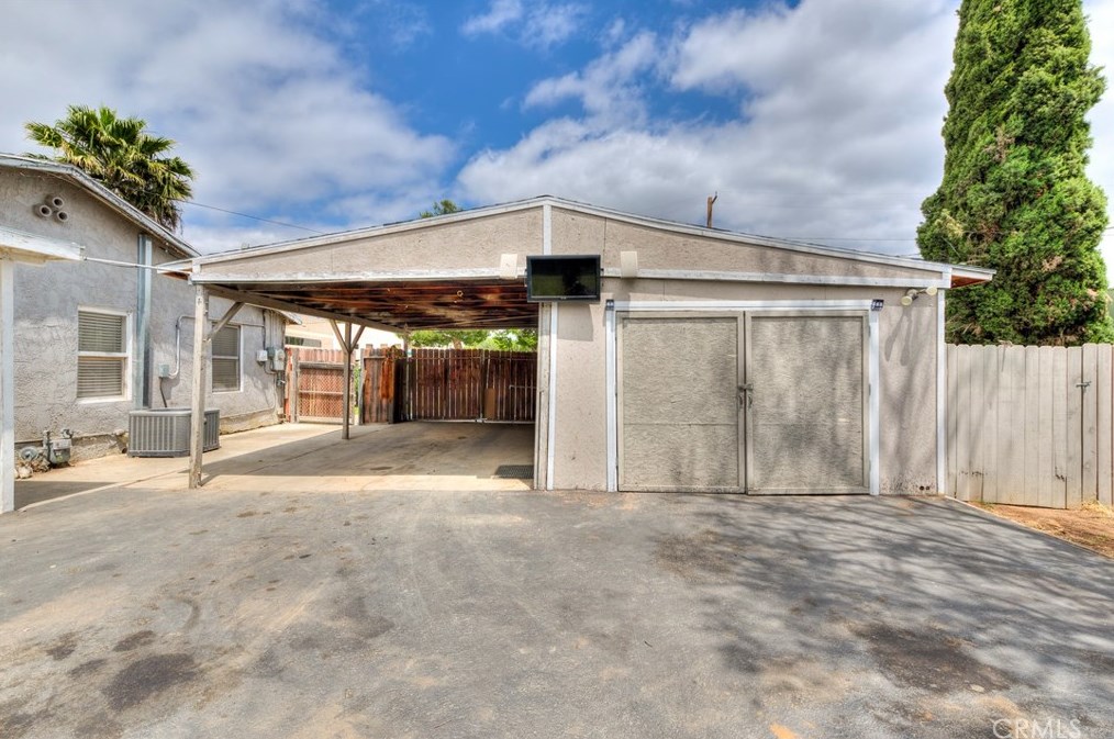 10232 Keller Ave, Riverside CA 92503-2202 exterior