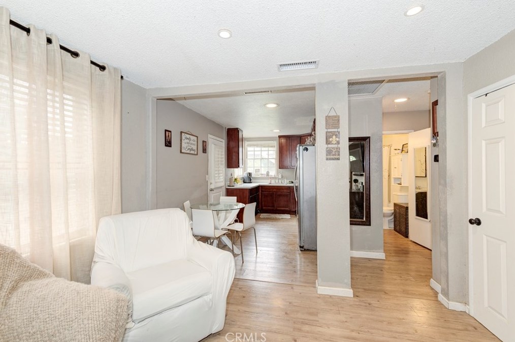 10232 Keller Ave, Riverside CA 92503-2202 exterior