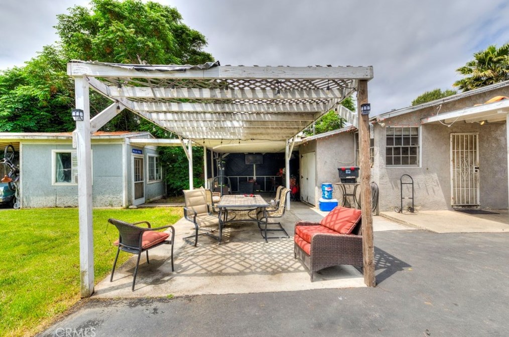 10232 Keller Ave, Riverside CA 92503-2202 exterior