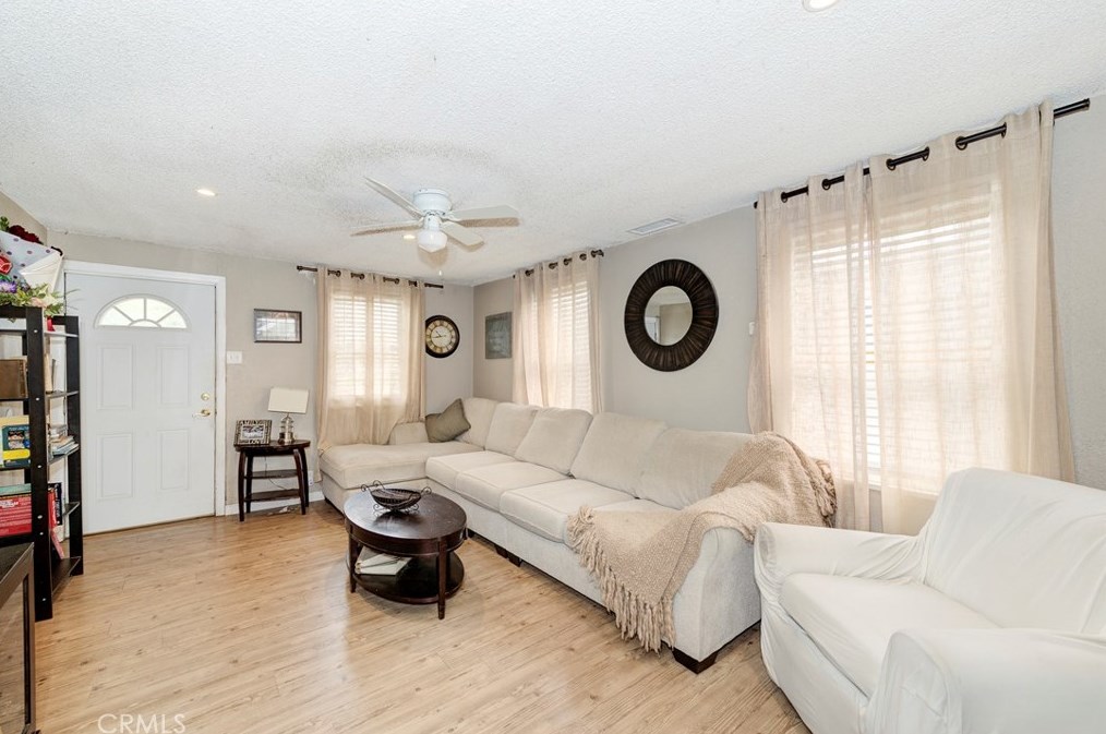 10232 Keller Ave, Riverside CA 92503-2202 exterior