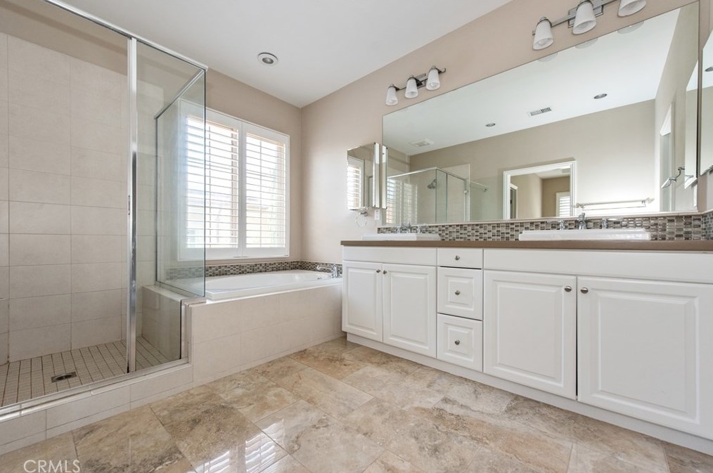 61 Thornapple, Irvine CA  92620-3337 exterior