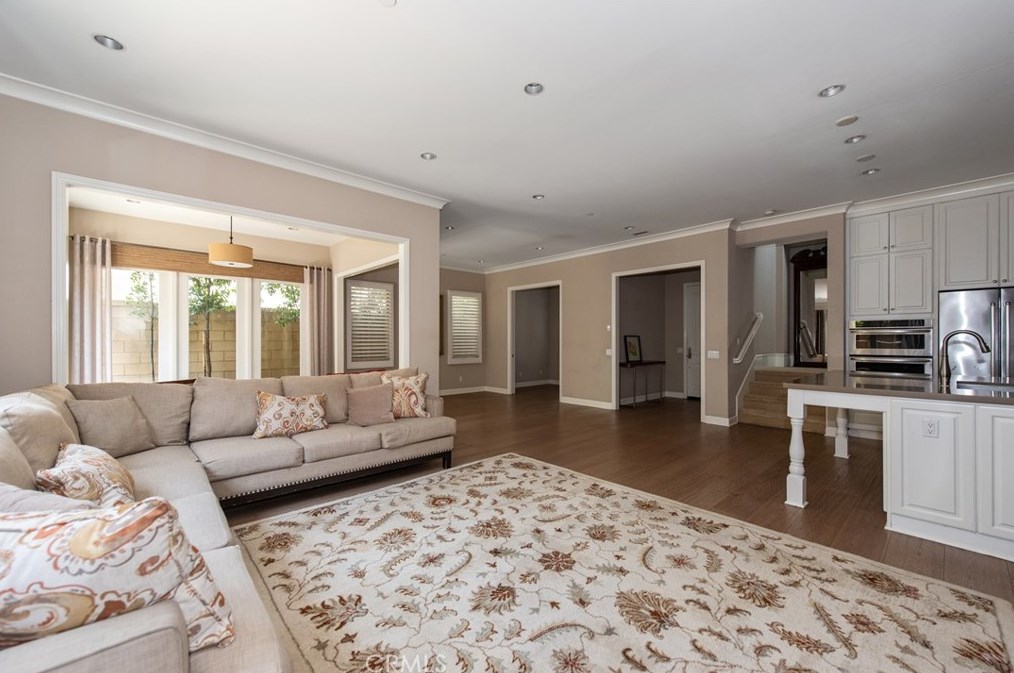 61 Thornapple, Irvine CA  92620-3337 exterior