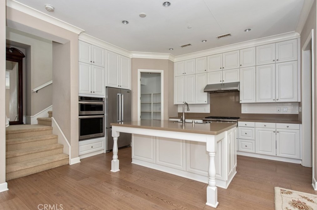61 Thornapple, Irvine CA  92620-3337 exterior