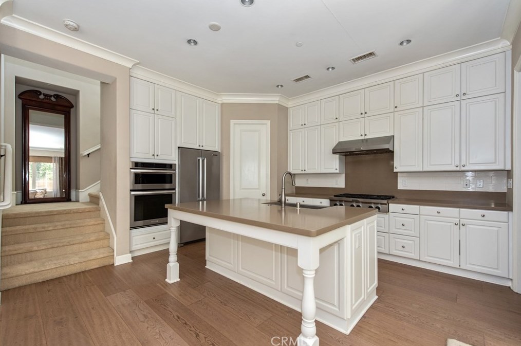 61 Thornapple, Irvine CA  92620-3337 exterior