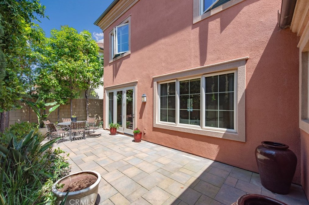 61 Thornapple, Irvine CA  92620-3337 exterior