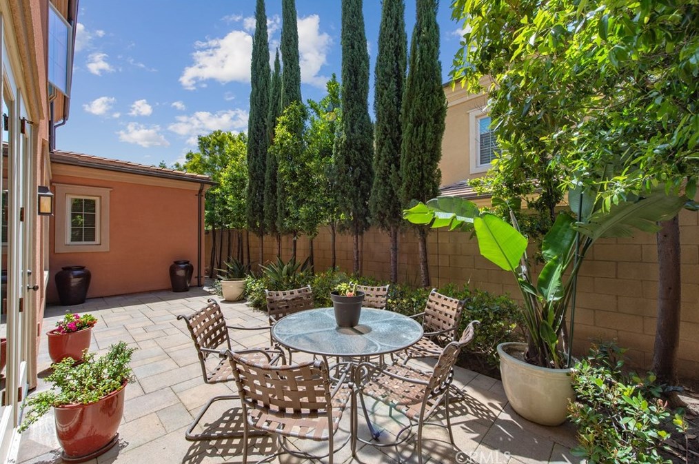 61 Thornapple, Irvine CA  92620-3337 exterior