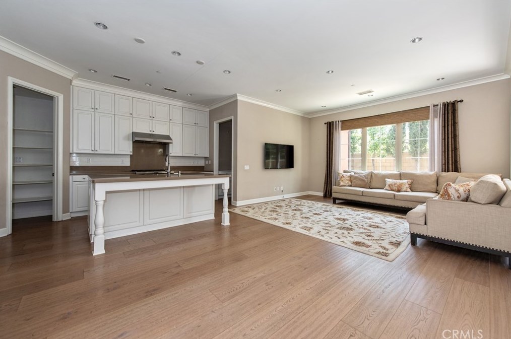61 Thornapple, Irvine CA  92620-3337 exterior