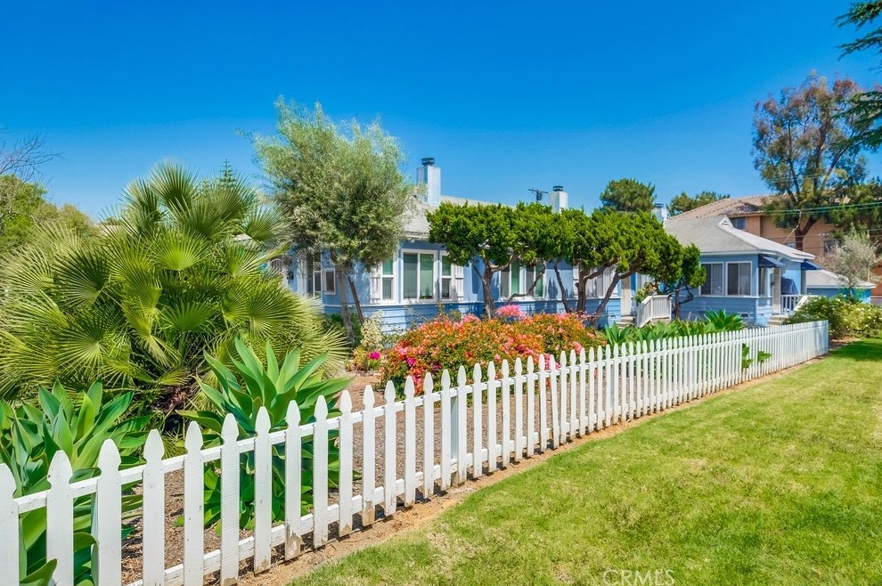 4134 Jacinto Way, Long Beach CA  90815-2633 exterior