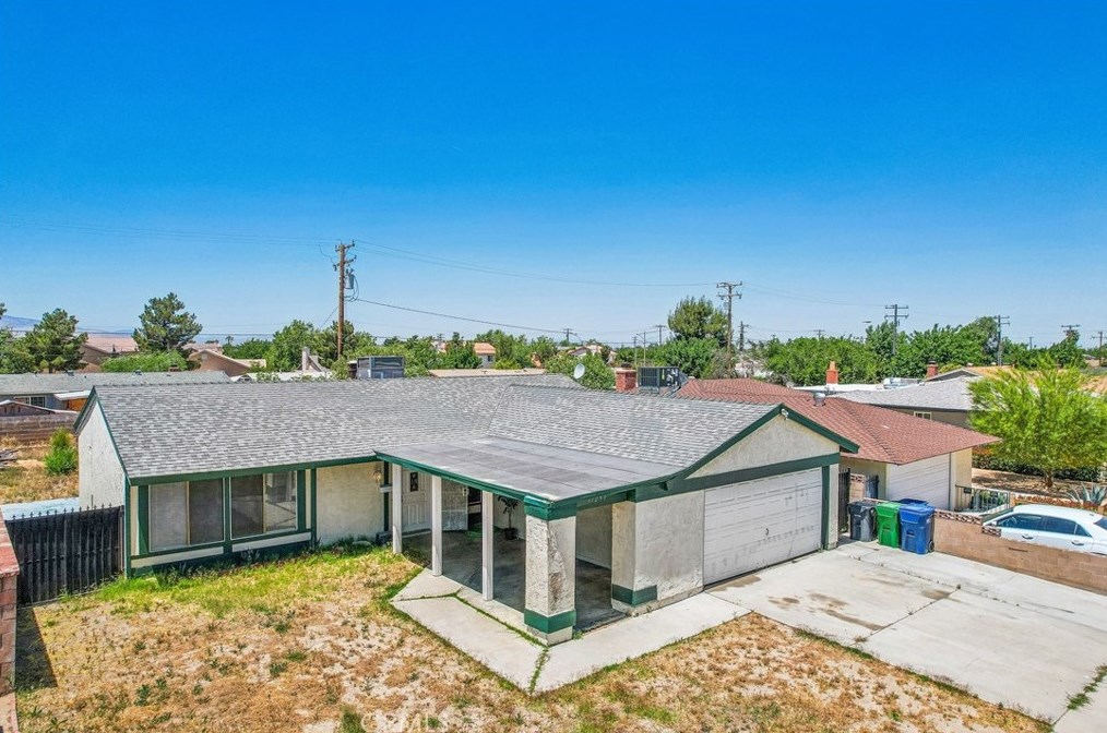 37253 Mahonia Ave, Palmdale CA  93552-4540 exterior