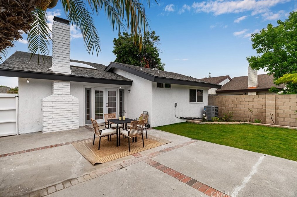2112 Wellington Ave, Santa Ana CA  92701-3183 exterior
