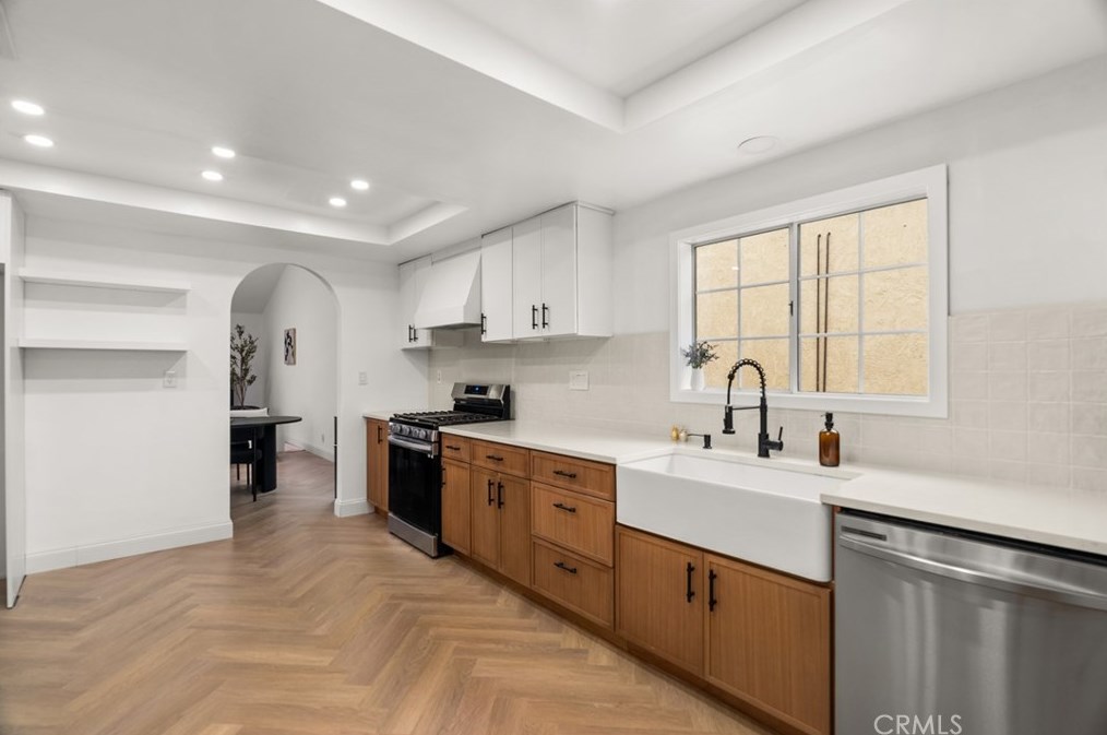 2112 Wellington Ave, Santa Ana CA  92701-3183 exterior