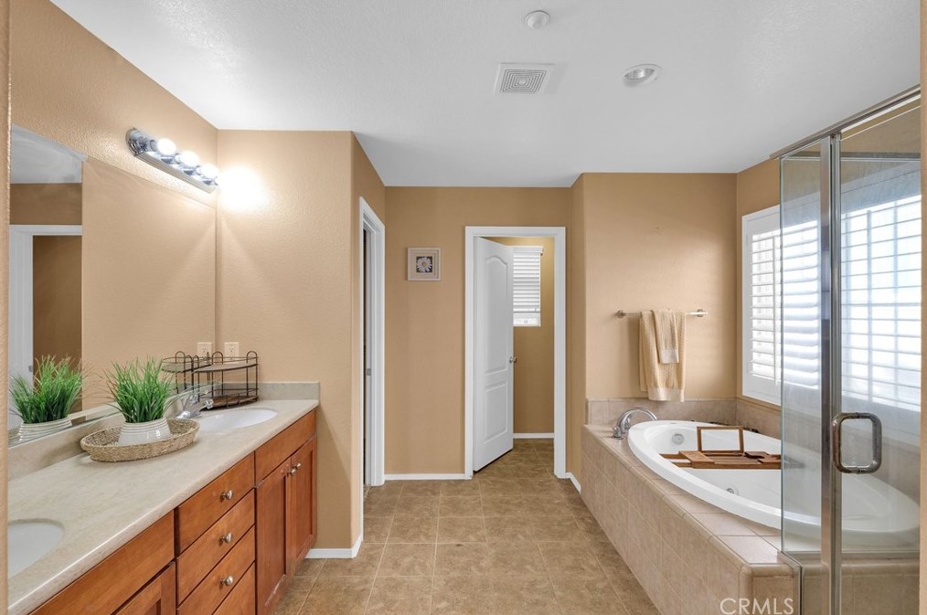 16517 Gala Ave, Fontana CA  92337-1525 exterior