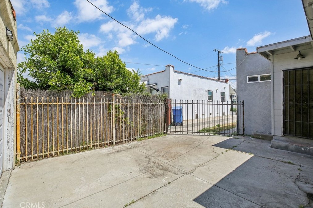 849 94th St, Los Angeles CA  90044-4701 exterior