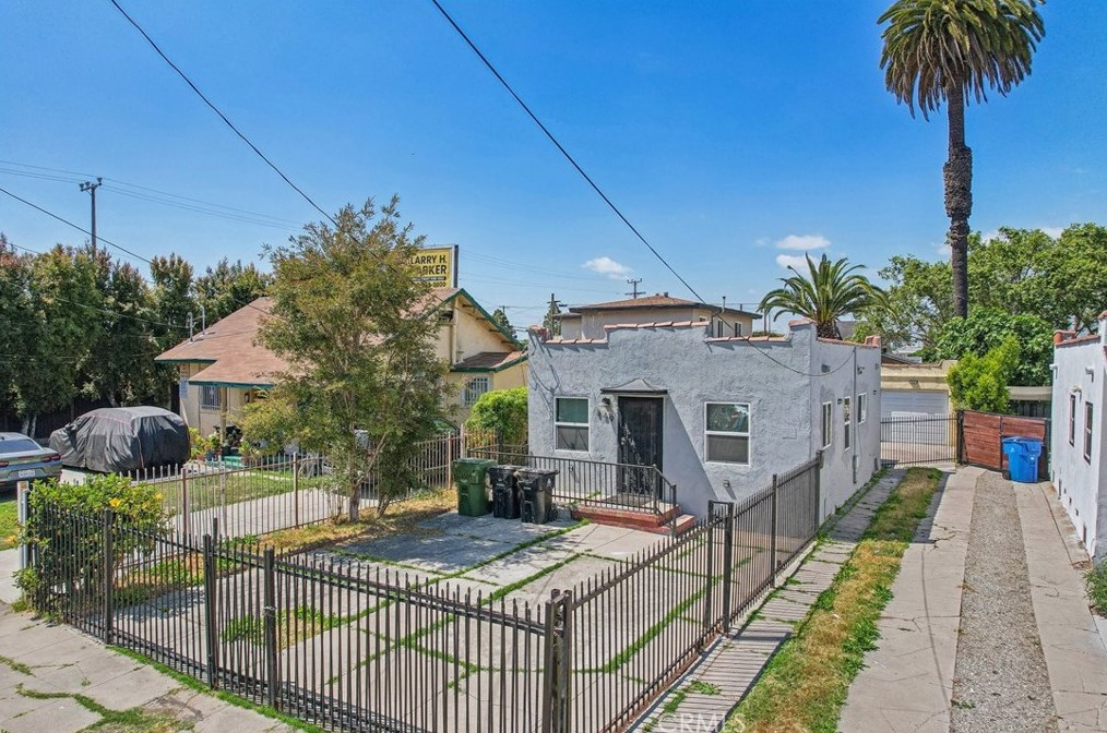 849 94th St, Los Angeles CA  90044-4701 exterior