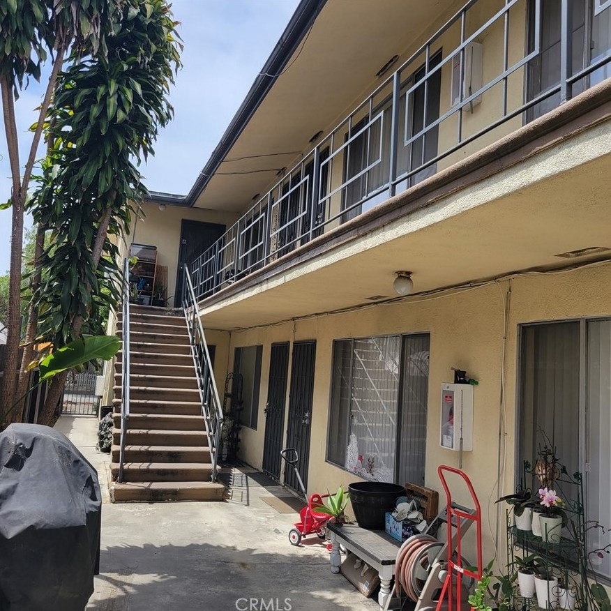 2449 5th St, Long Beach CA  90802-1607 exterior