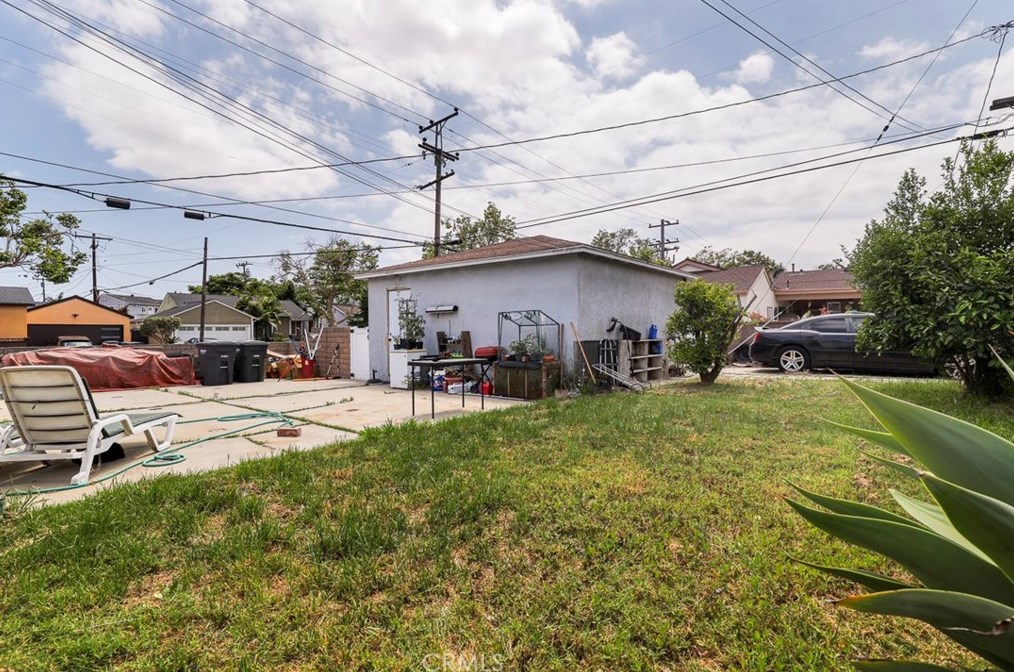 4703 Lakewood Blvd, Lakewood CA  90712-3513 exterior