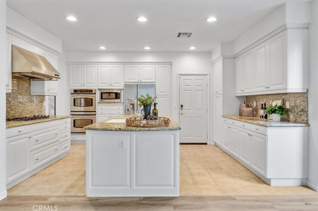 2016 Ward St, Fullerton CA  92833-5085 exterior