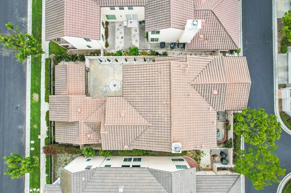 2016 Ward St, Fullerton CA  92833-5085 exterior